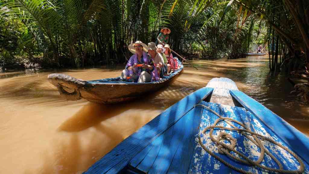viaje organizado vietnam sampan